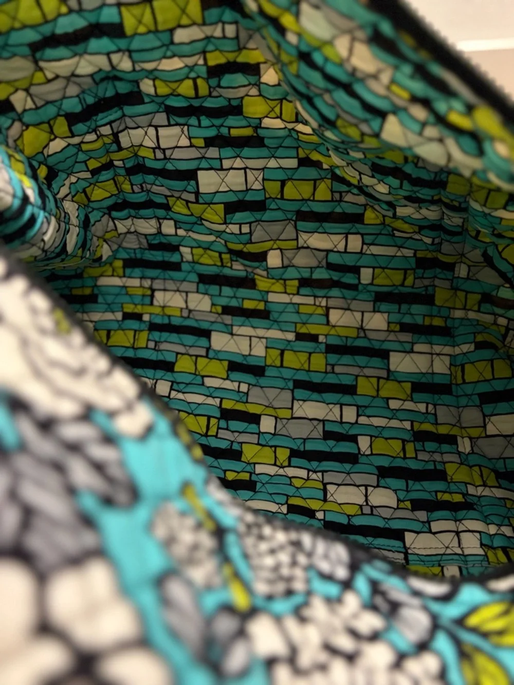 RETIRED PATTERN: Island Blooms Vera Bradley Original Large Travel Duffel - Picture 8 of 10